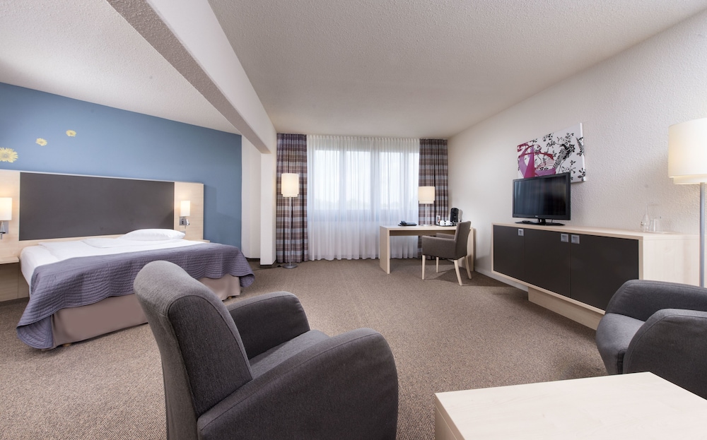 Suite, 1 Double Bed With Sofa Bed photo 1