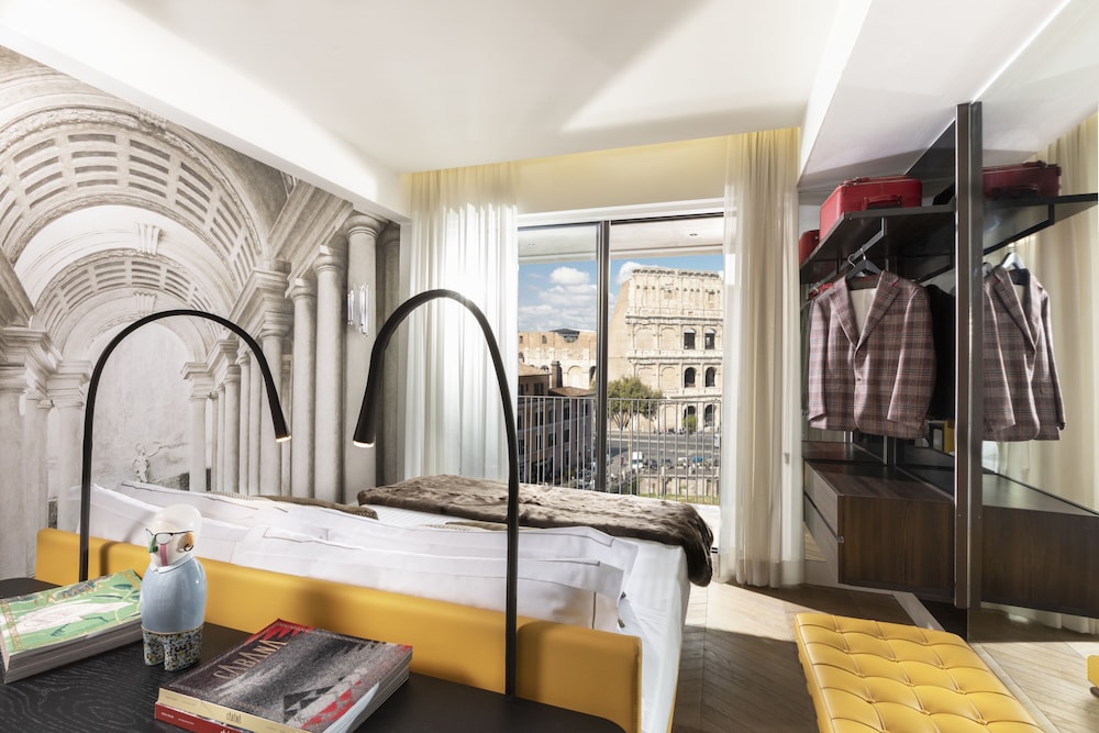 Suite Gallery (Colosseum View) thumbnail 6