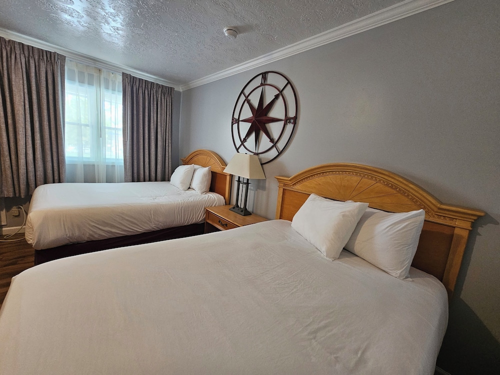 2 Double Beds, Second Floor (No Elevator)