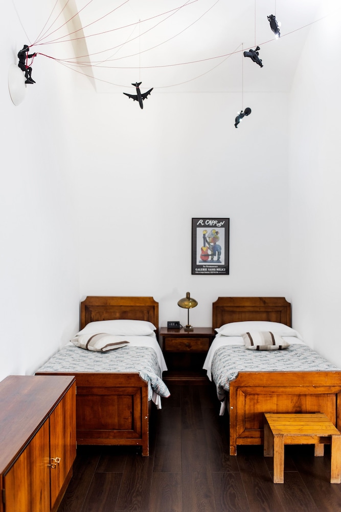 Exclusive Double Room, 1 Queen Bed, Private Bathroom, Courtyard View photo 2