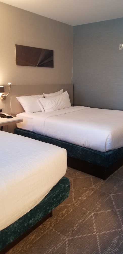 Room, 2 Queen Beds, Accessible (Hearing) - Photo 6