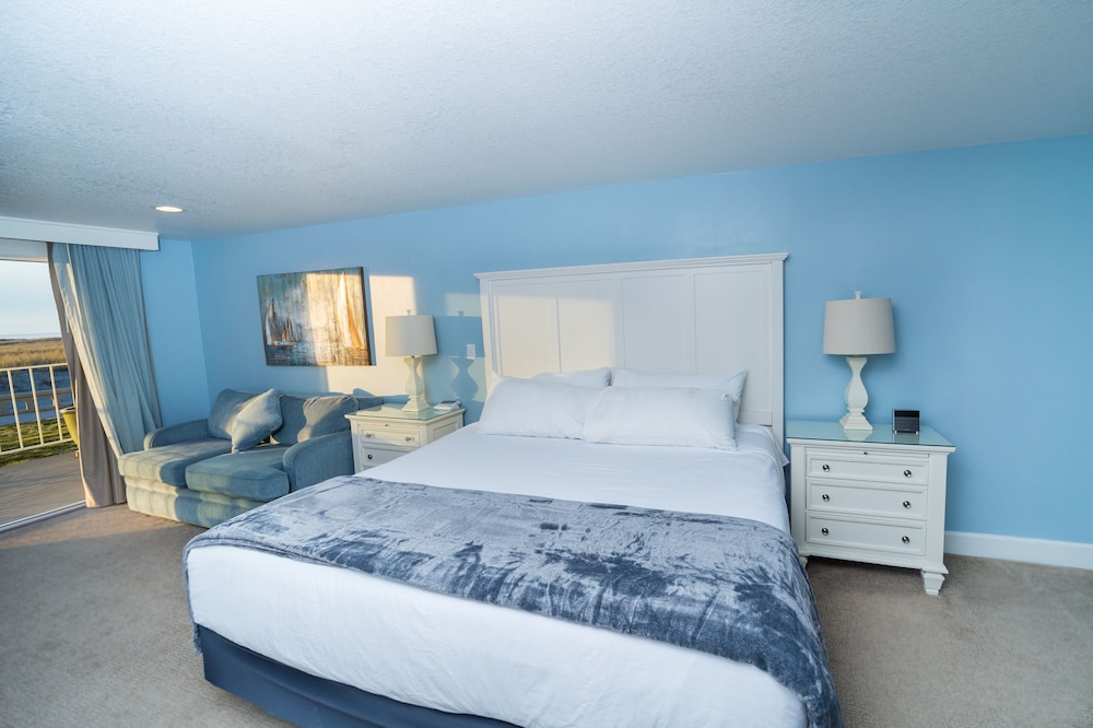 Oceanfront One bedroom King Suite photo 3