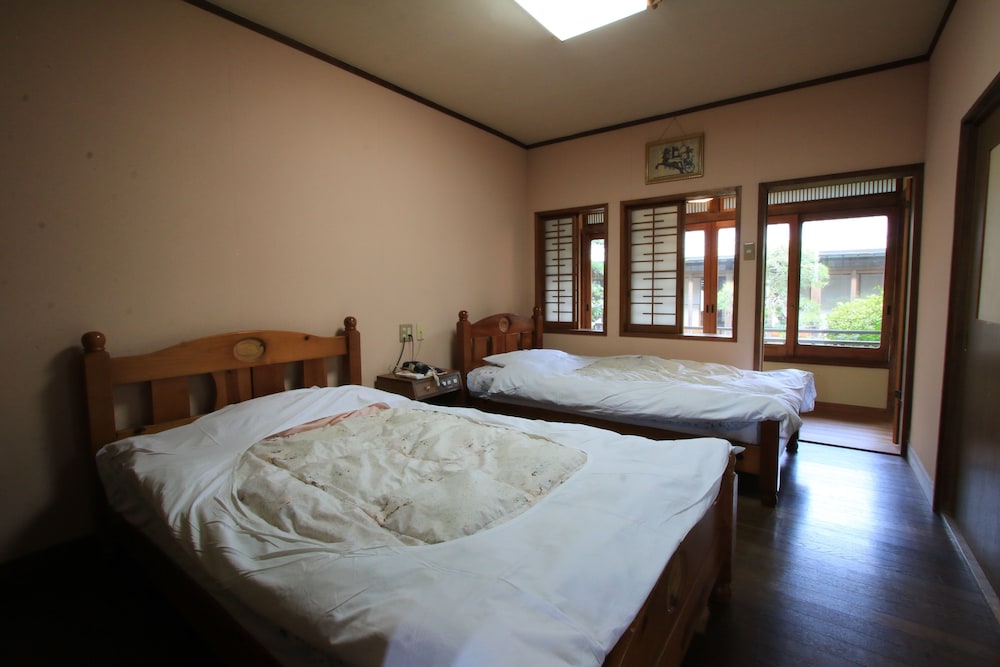 Japanese Western Style Quadruple Room, Private Bathroom photo 2