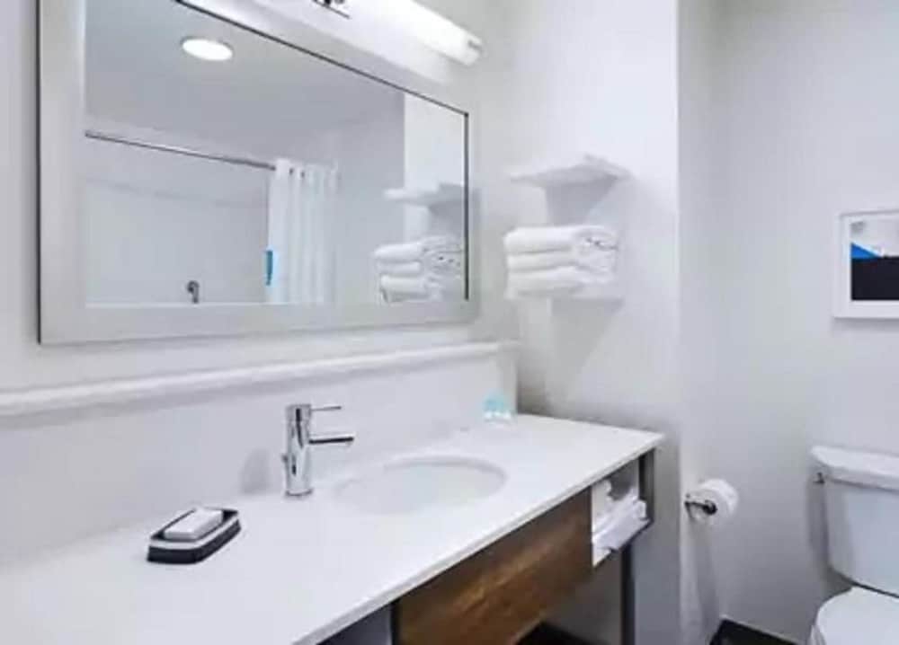 Studio, 1 King Bed, Accessible (Hearing) - Photo 8