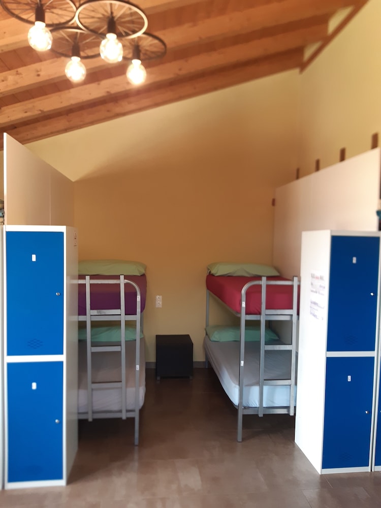 Economy Shared Dormitory, Mixed Dorm, Shared Bathroom photo 2