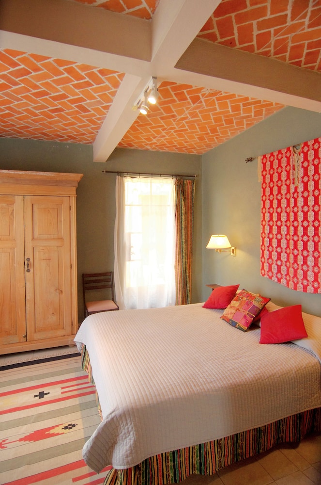 Deluxe Room - Photo 2