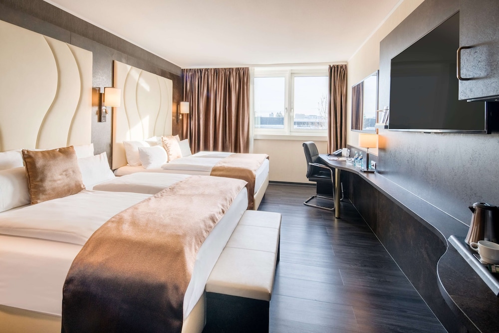 Comfort Room, 2 Queen Beds (Converts to 2 Twin Beds)