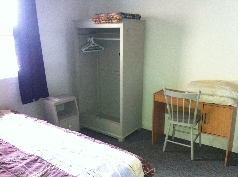 Worker's Room (1 Single Bed, Shared Bathroom) photo 2