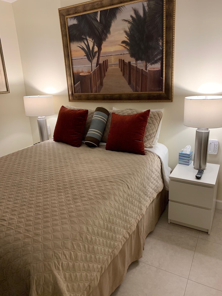 Premium Room, 1 Queen Bed, Non Smoking, Pool View (Poolside Queen Room 3) photo 2