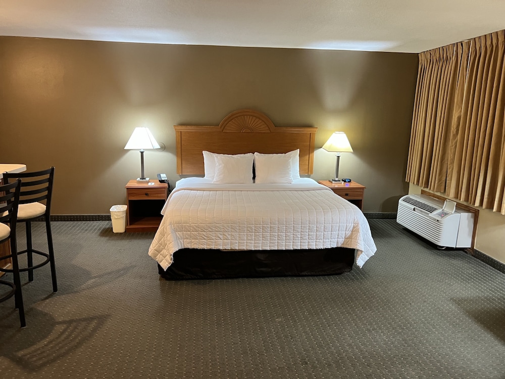 Suite, 1 King Bed, Non Smoking - Photo 5