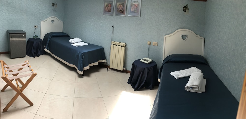 Economy Twin Room, 2 Twin Beds (mansard)