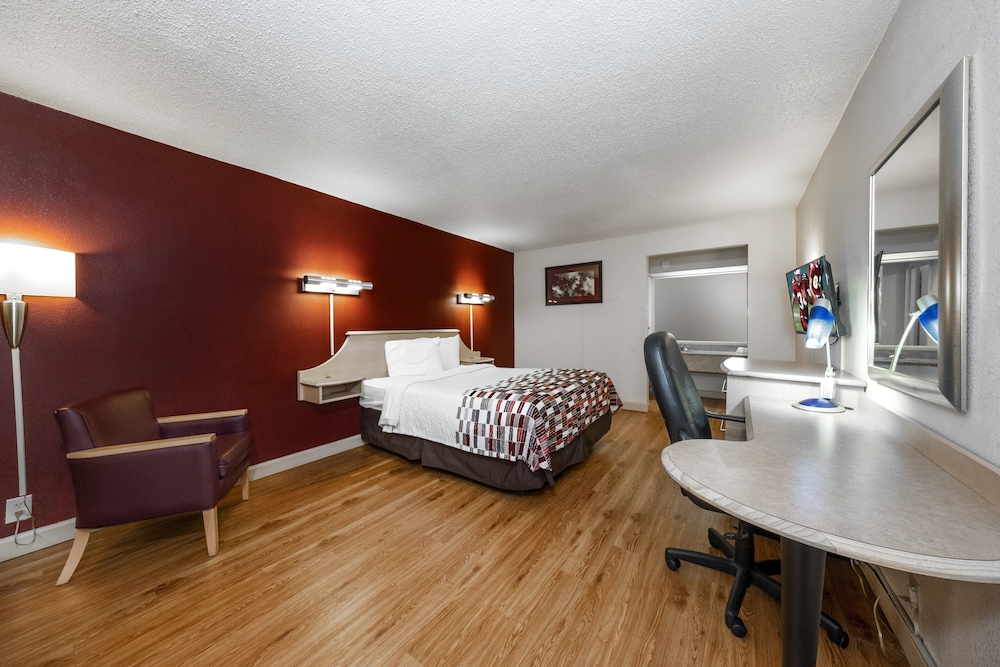 Standard Room, 1 Queen Bed, Non Smoking photo 3