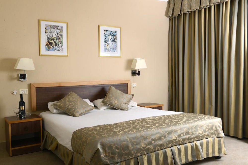 Classic Triple Room photo 2