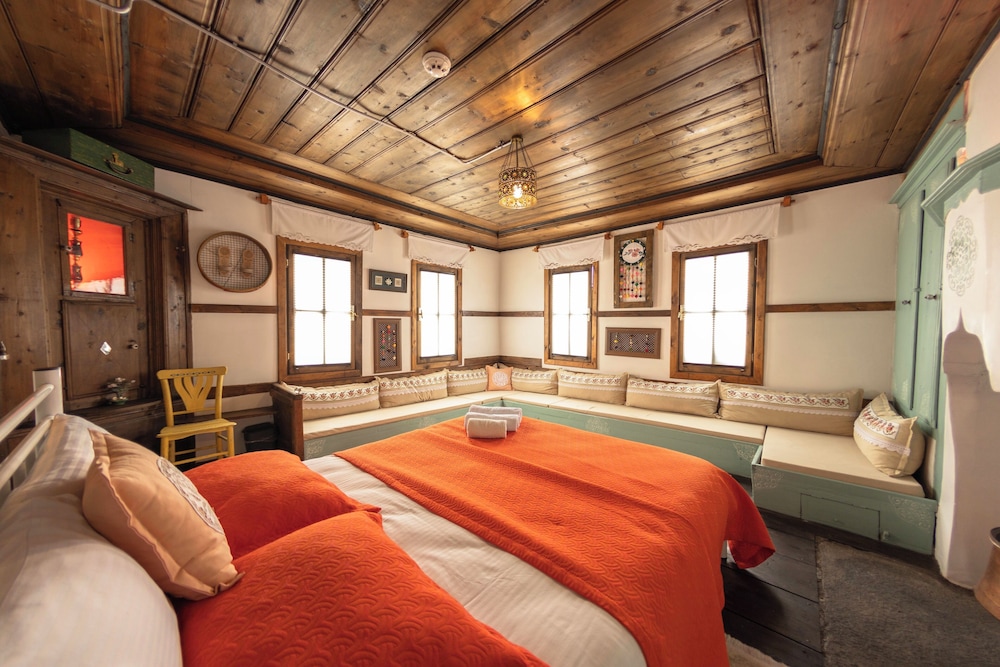 Traditional Room, 1 Queen Bed photo 1