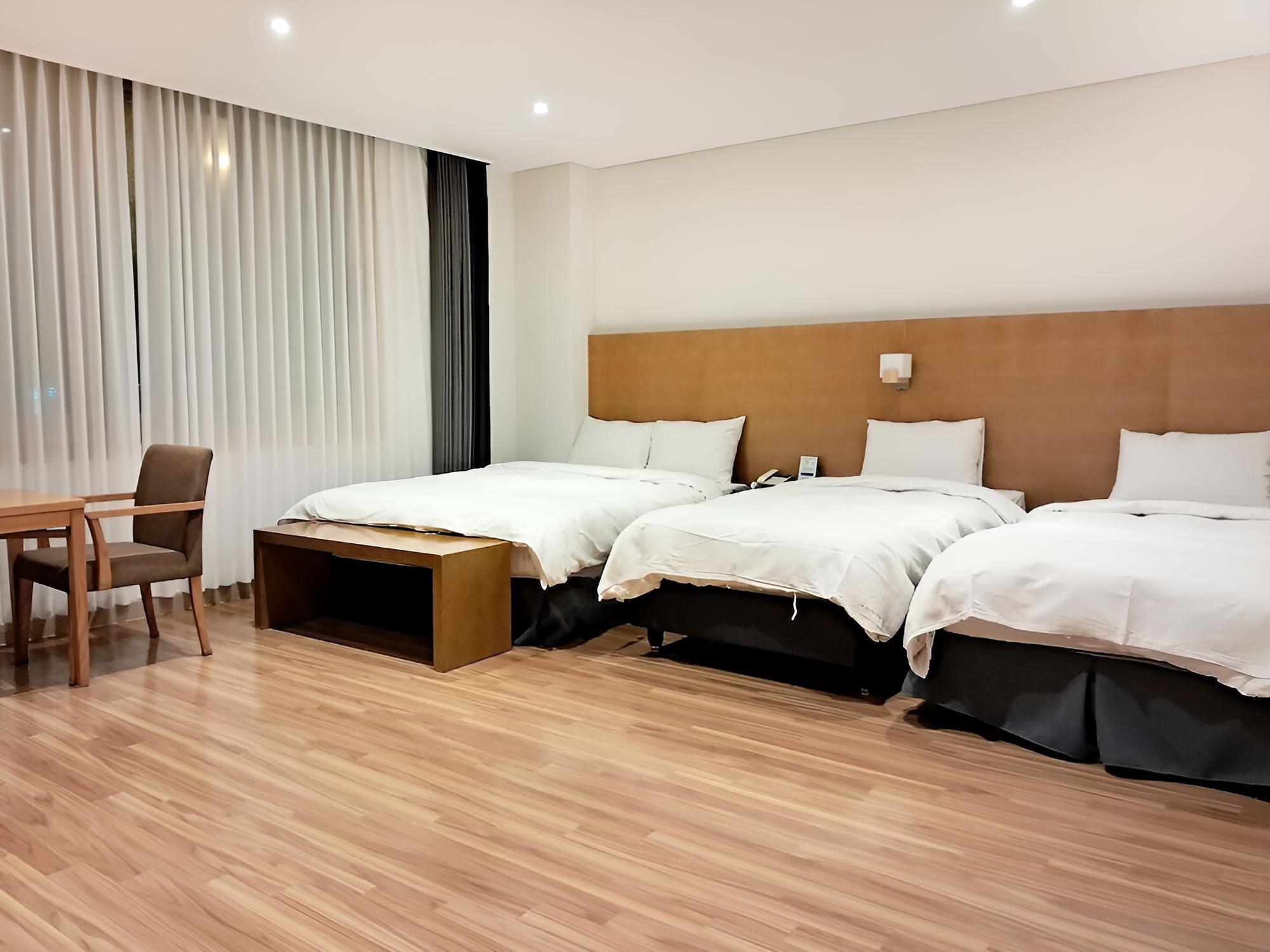 Deluxe Triple Room photo 3