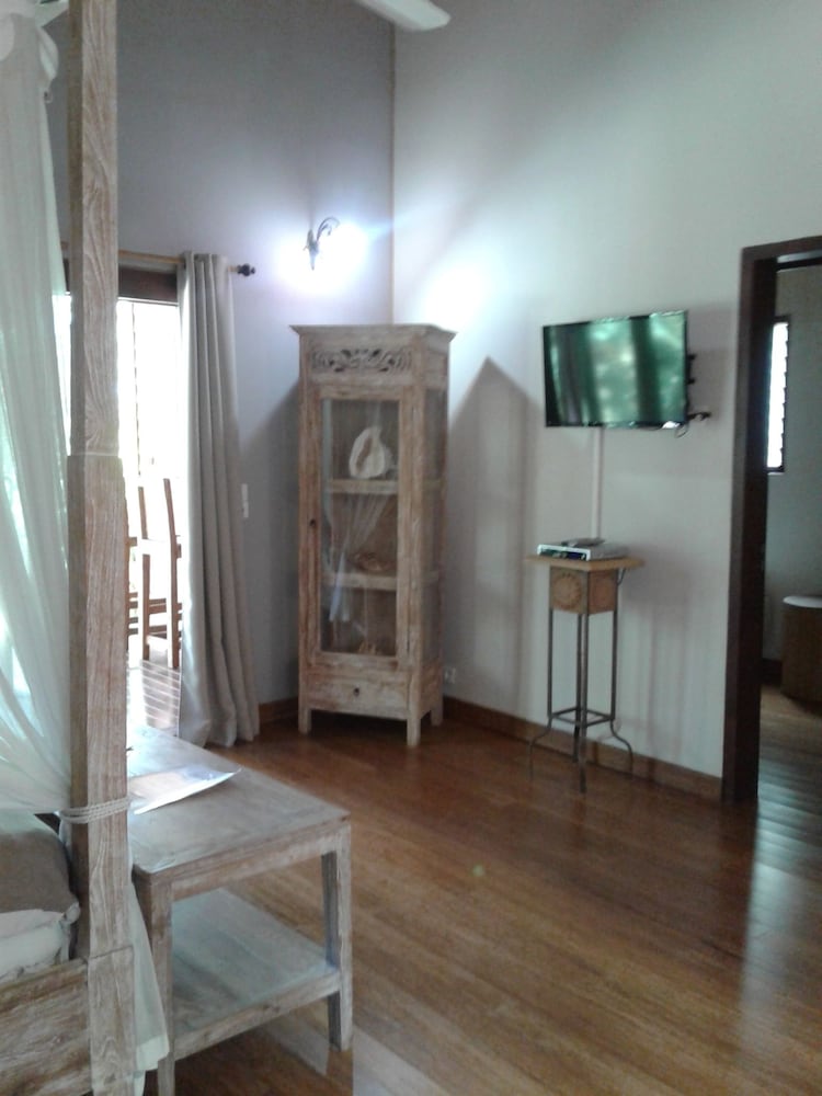 High Bungalow, sea view photo 2