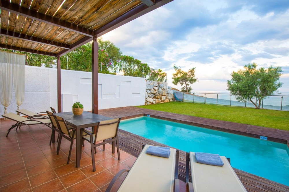 Villa photo 3