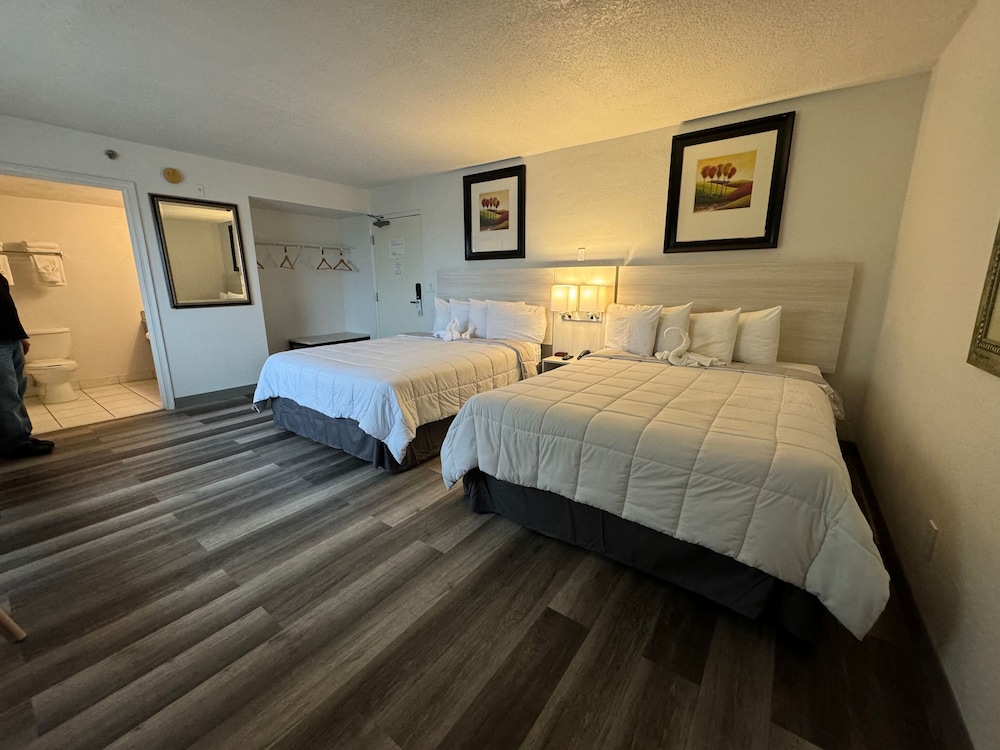 City Room, 2 Queen Beds, City View - Photo 2