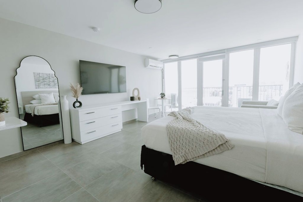 Superior Studio, 1 King Bed with Sofa bed photo 3