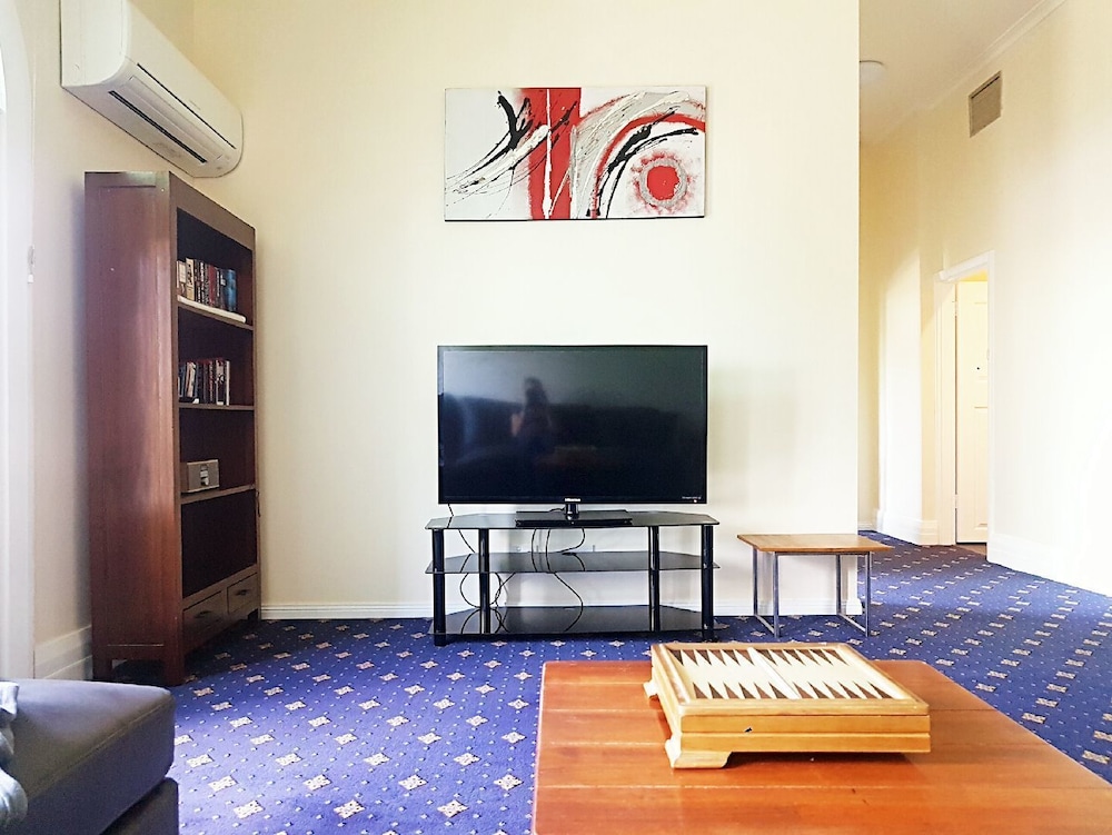 Family Apartment, 2 Bedrooms, River View photo 2