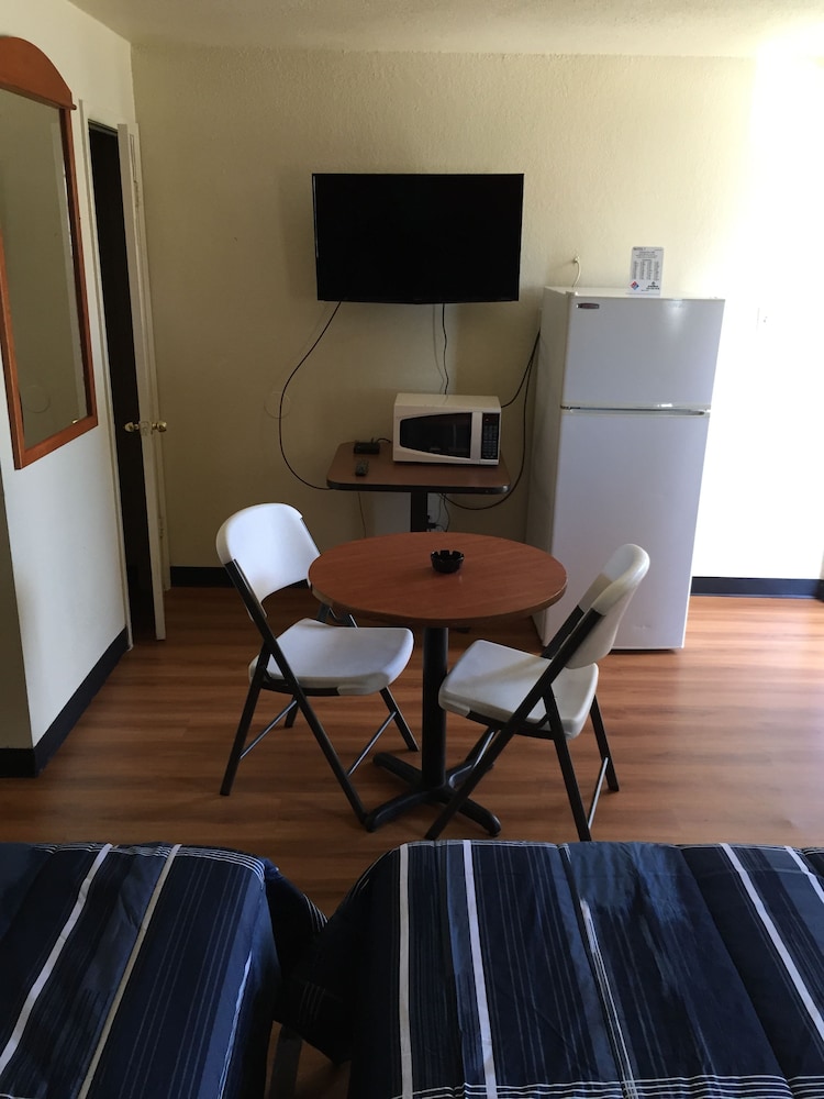 Standard Room, 2 Double Beds, Smoking photo 2