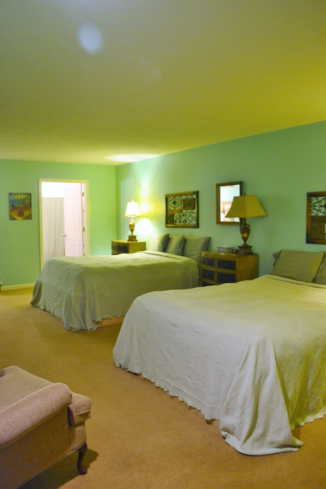 Pistachio Queen Suite