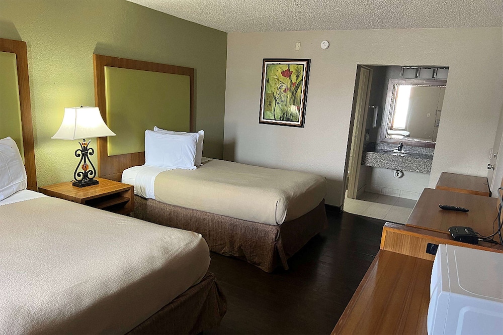 Room, 2 Double Beds, Non Smoking - Photo 1