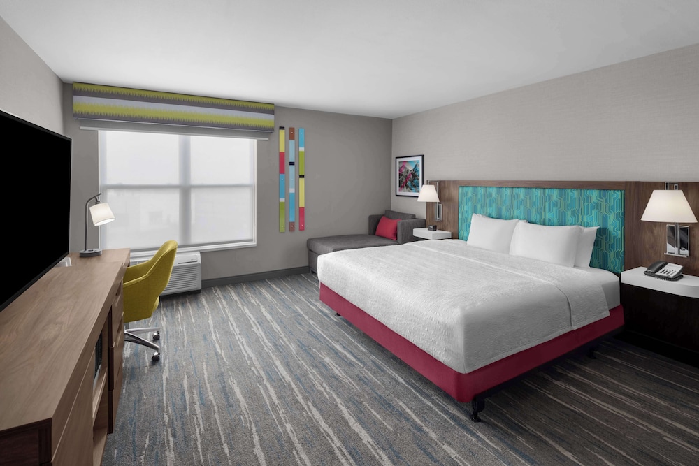 Room, 1 King Bed, Accessible w/Tub Non Smoking - Photo 2