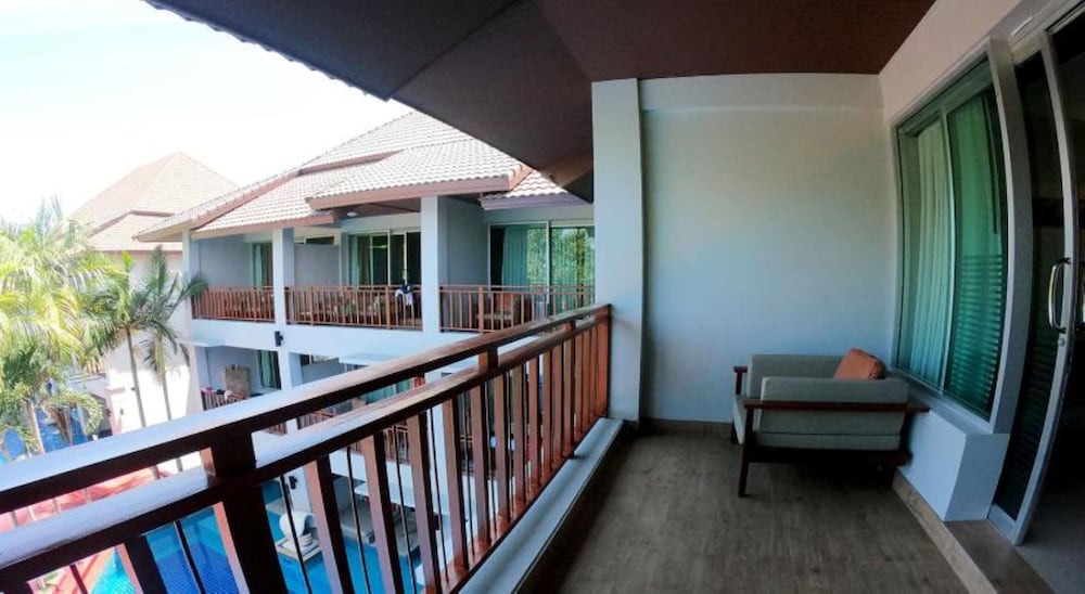 Deluxe Room, Balcony - Photo 8