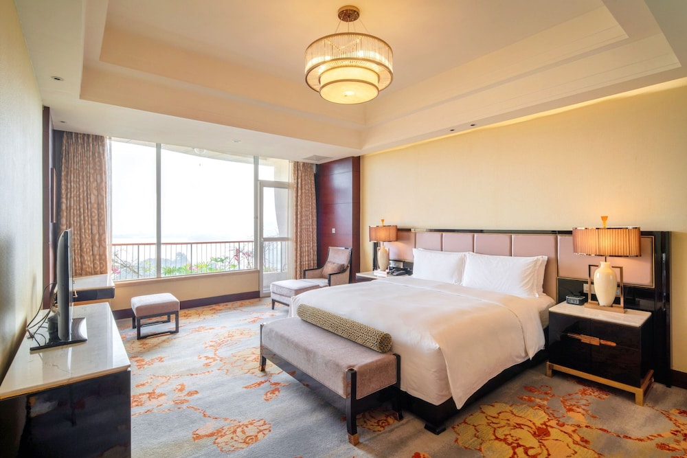 Premium Room, 1 King Bed, Lake View