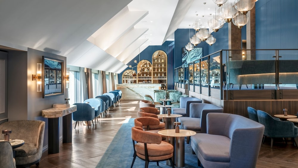 1 King Classic East Harbour View Club Lounge Access