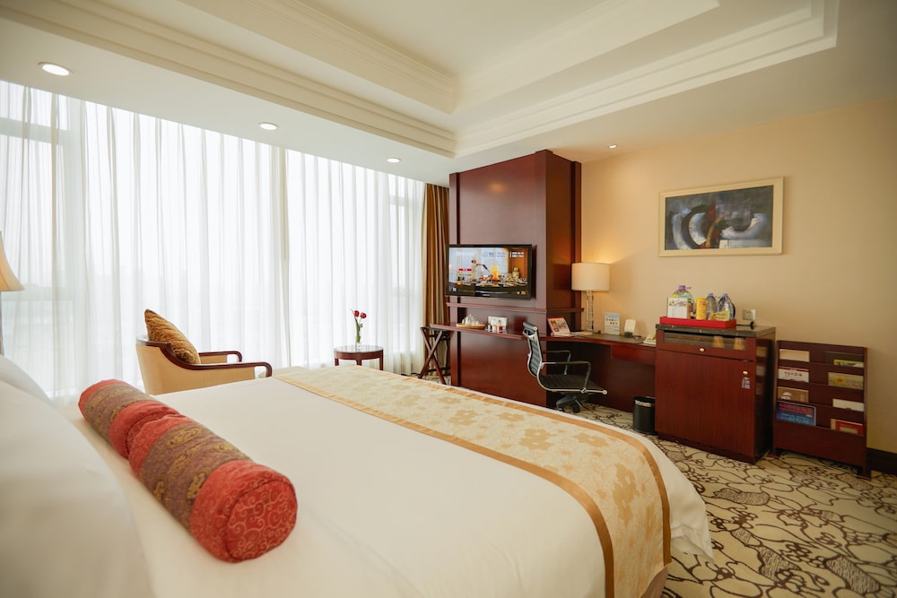 Superior Room, River View (King Bed) - Photo 2