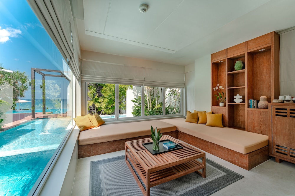 4 Bedroom Beachfront Villa - Photo 8