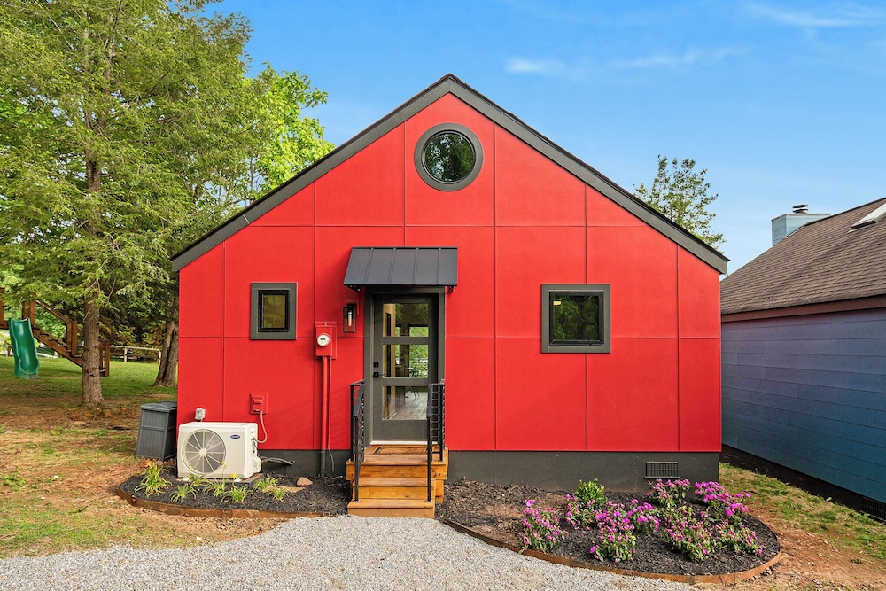 1BR + Loft Lake Chatuge Cabin w/ Mountain Views! (Red Cabin) photo 1