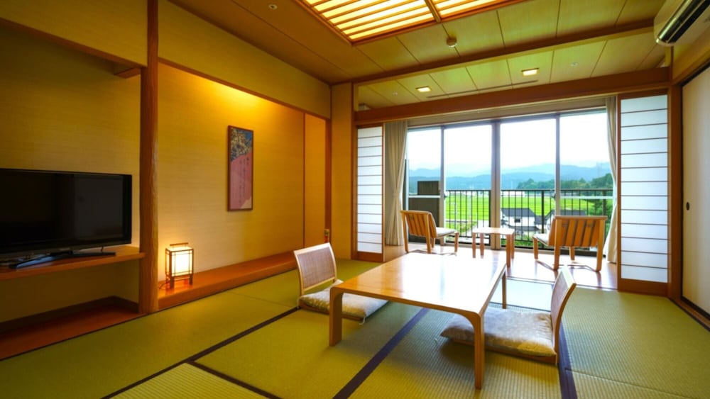 Traditional Room, Shared Bathroom, Mountain View photo 1