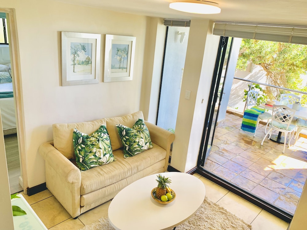 Luxury Suite, 1 King Bed with Sofa bed, Spa Bath, Ocean View, Beachside - Photo 15