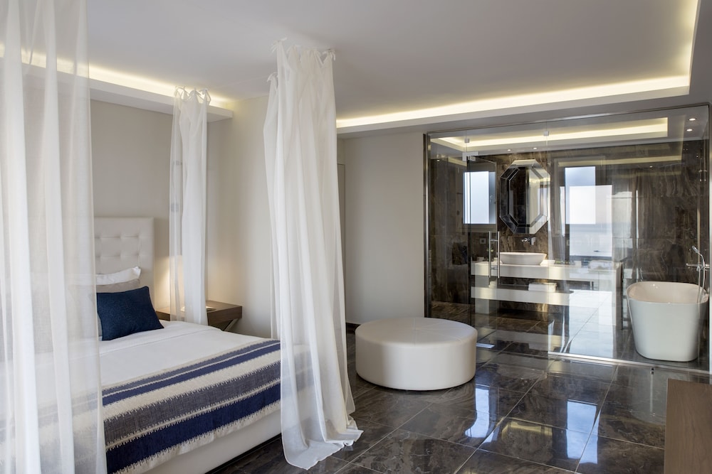 Royal Villa, 2 Bedrooms, Private Pool - Photo 1