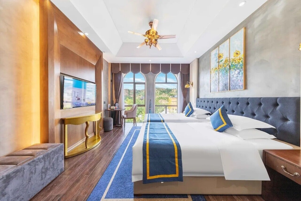 City Twin Room, City View