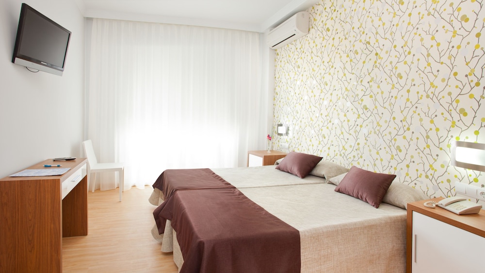 Standard Double Room Single Use, Terrace, Partial Sea View