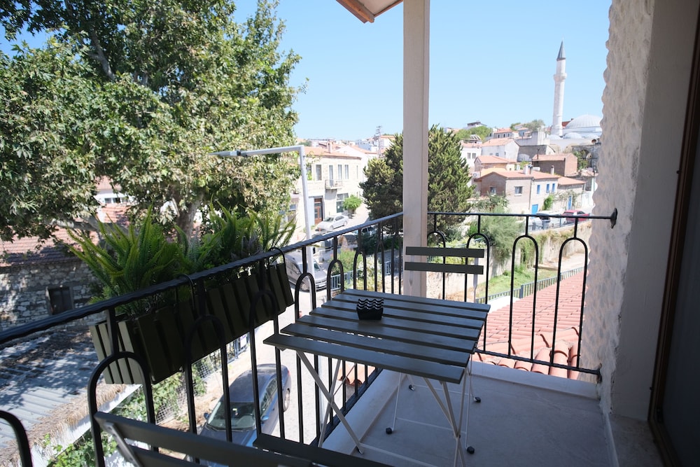 Family Double Room, Balcony, City View photo 3