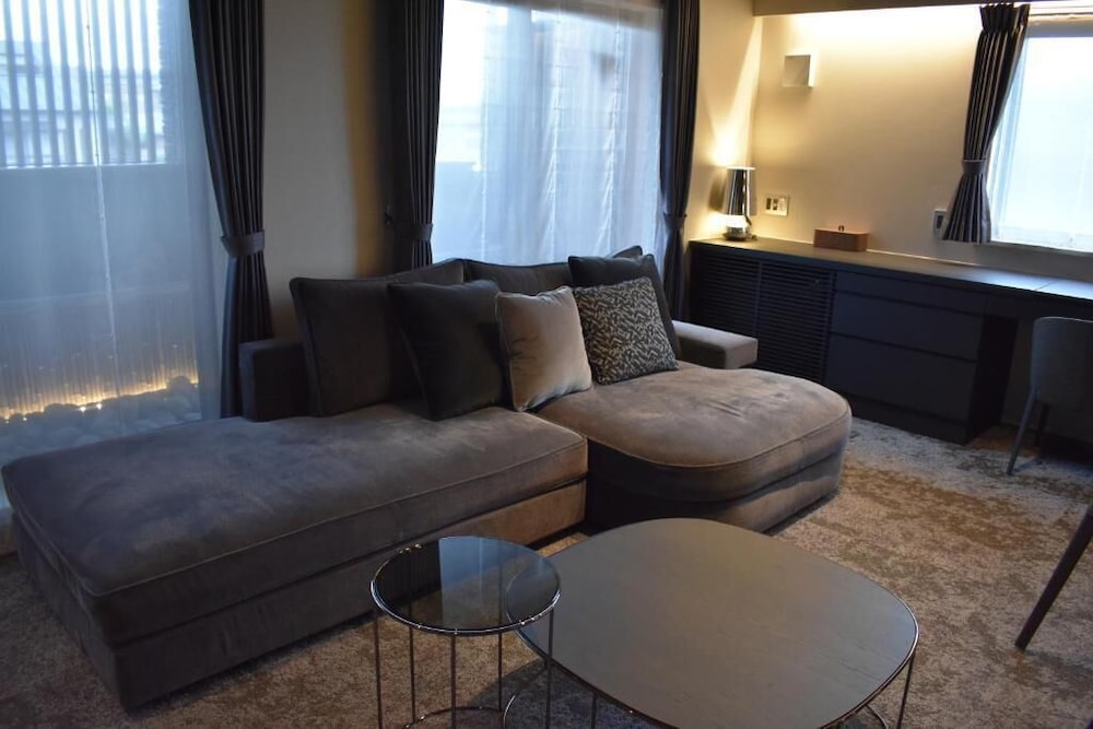 Quad Double Bed Suite - Photo 13