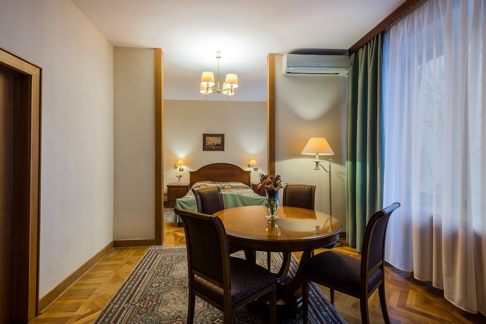 Suite photo 1