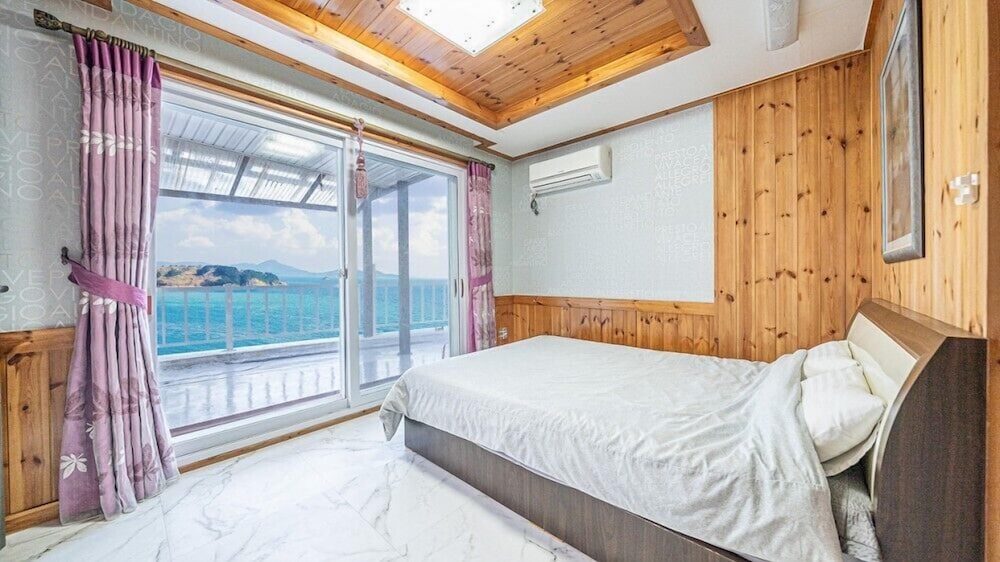 Room (A102) photo 1