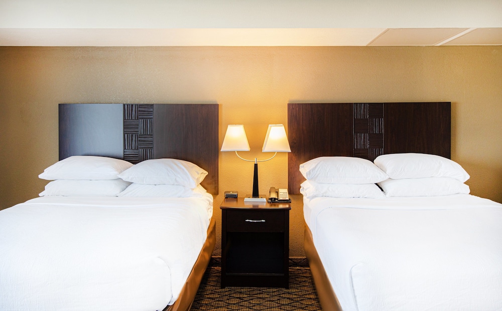 Premium Room, 2 Queen Beds - Photo 3