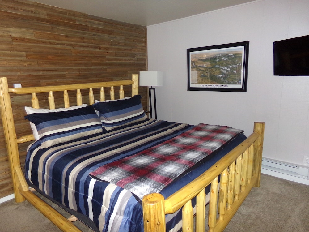 Condo, 1 King Bed with Sofa bed (Wild Irishman 2 bed 2 bath retreat WI) photo 2