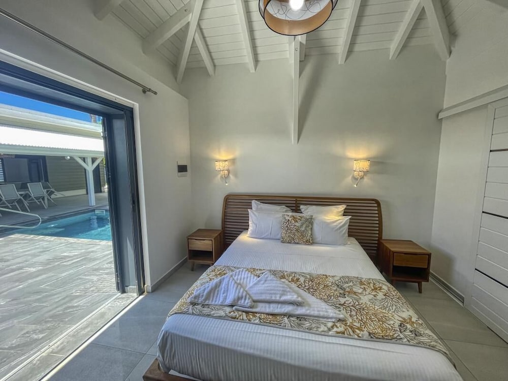 Grand Villa, 3 Bedrooms, Bathtub photo 3