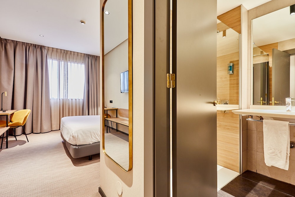Standard Room (Deluxe) - Photo 5