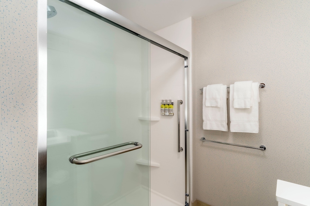 Standard Room, 1 King Bed, Accessible (Communications) - Photo 7
