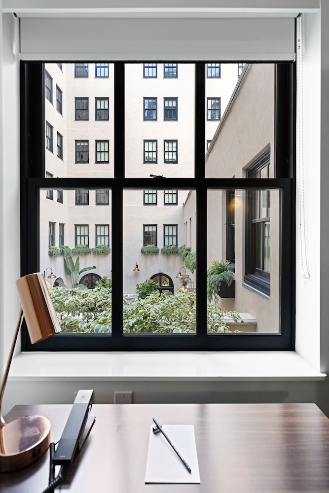 Cozy Courtyard Queen, 1 Queen Bed, Non Smoking, Courtyard View - Photo 4