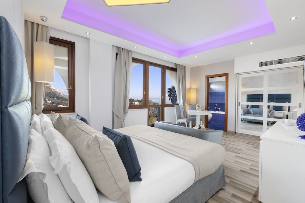 Standard Double Room, Partial Sea View (Adults Only) photo 1